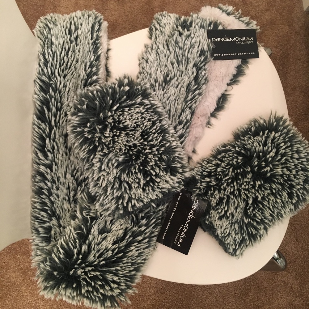Pandemonium NWT Faux Fur Scarf and fingerless gloves set